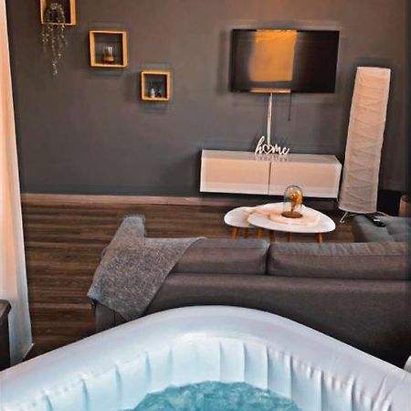 Appartement Cosy Et Chaleureux Avec Jacuzzi Seraing Exterior photo