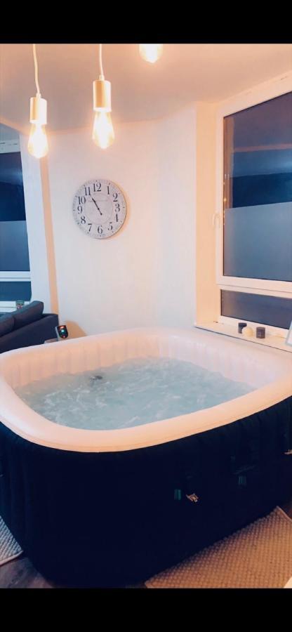 Appartement Cosy Et Chaleureux Avec Jacuzzi Seraing Exterior photo